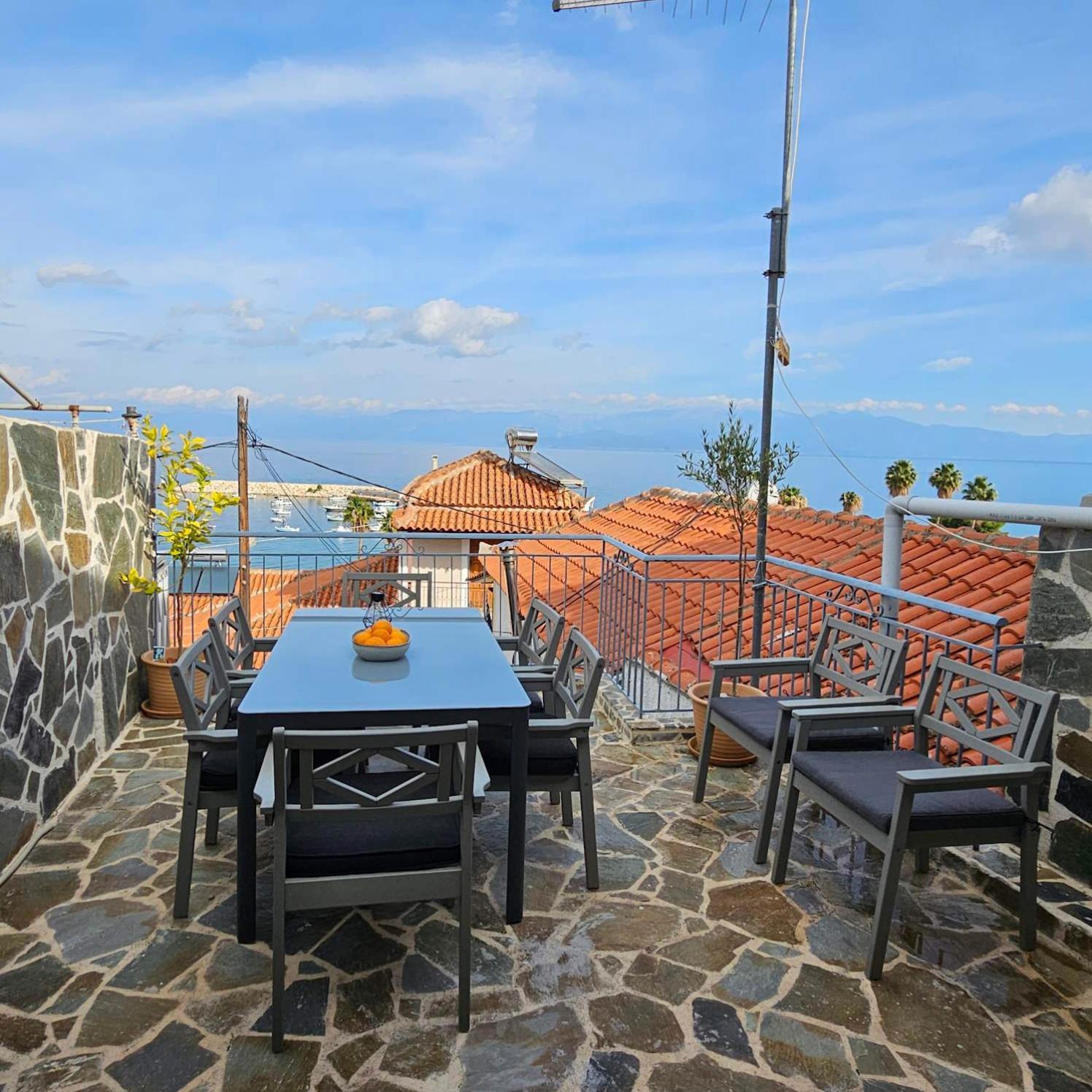 Charites: Terrace With Seaview - 100m To The Apartment Koroni (Messinia)